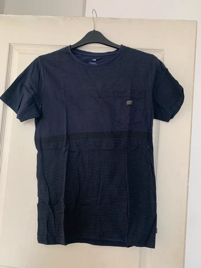 TEE shirt globe