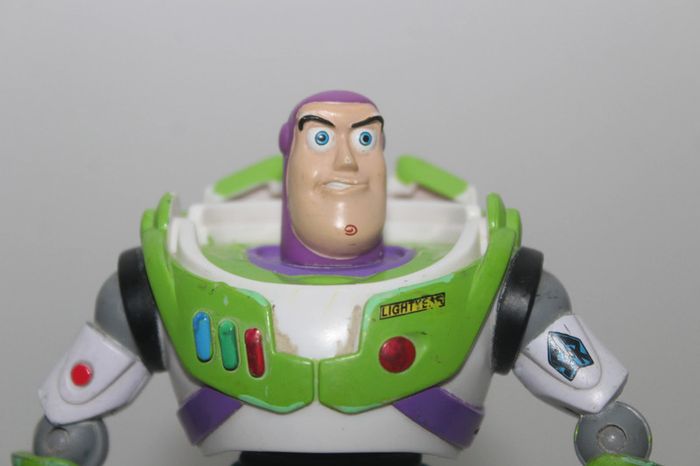 Figurine Buzz l'eclair - Disney - photo numéro 2