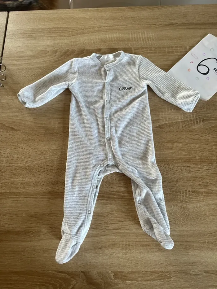 Pyjama velours 6 mois - photo numéro 2