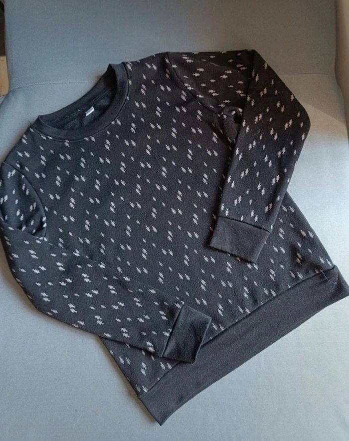 Sweat noir motif sapin - photo numéro 2