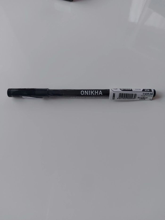 Crayon noir yeux