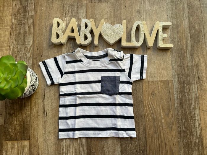 - Tee shirt Primark - 3 mois - Très bon état