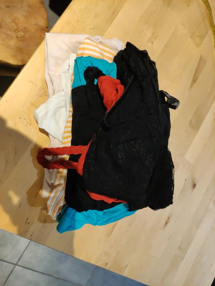 Lot hauts manches courtes taille XS/S