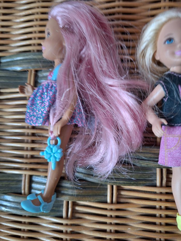 Barbie pâtissière avec son four et 2 poupées chelsea (soeurs de barbie) - photo numéro 4