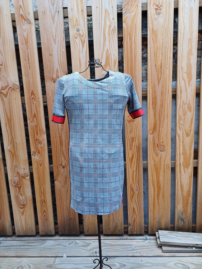 Jolie robe à carreaux bandes rouge Made in Italy taille 38 - photo numéro 2