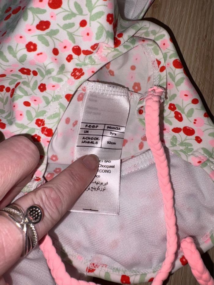 Maillot de bain fleuris vertbaudet 3 ans comme neuf - photo numéro 4
