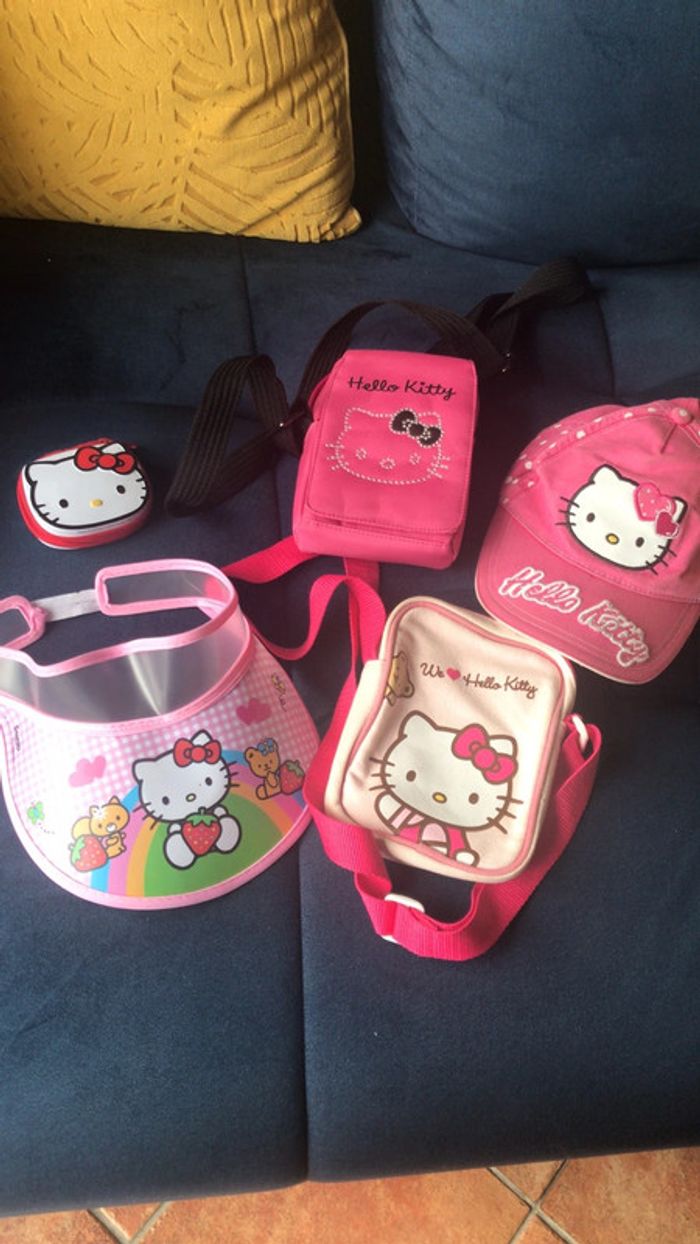 Lot 4 accessoires Hello Kitty +casquette offerte