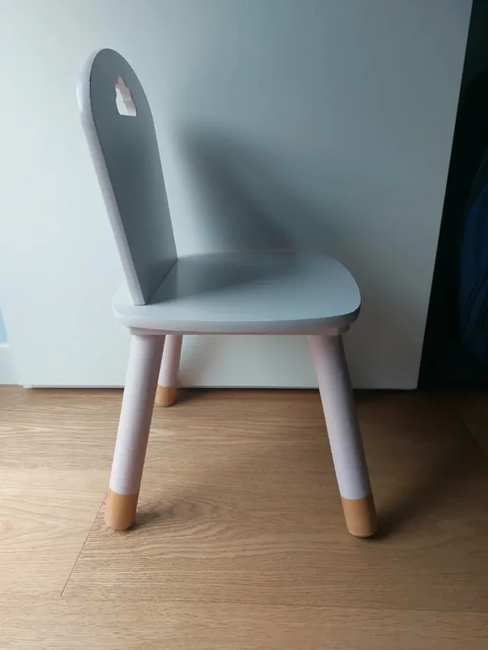 Deliziosa seggiolina / sedia in legno lilla chiaro - photo numéro 2