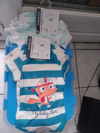 2 lot de 3 bodies  3 mois