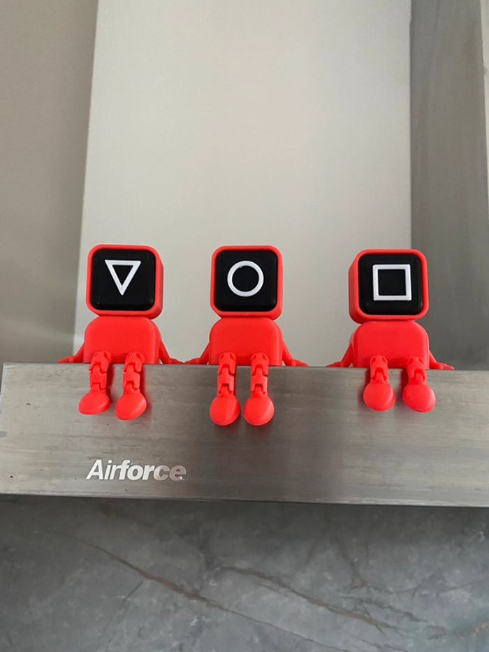 Lot de trois figurines squid game - photo numéro 3