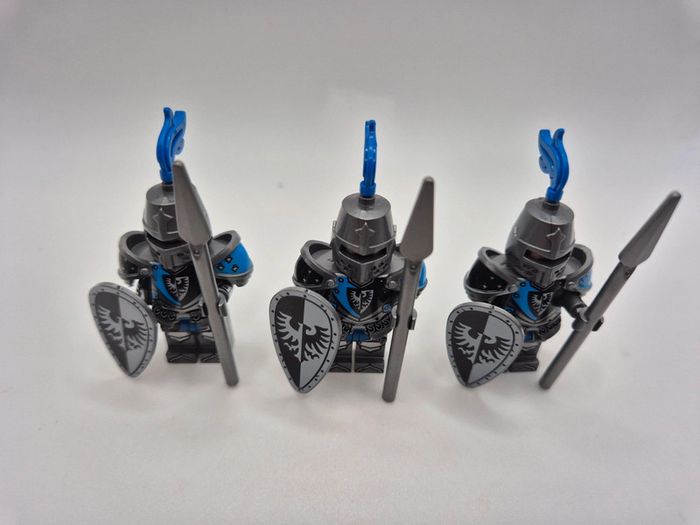 Figurines type lego 3 soldats chevaliers Faucon noir - photo numéro 5