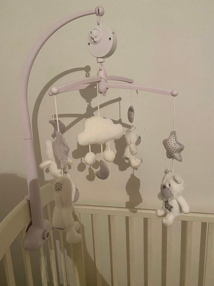Mobile de lit blanc