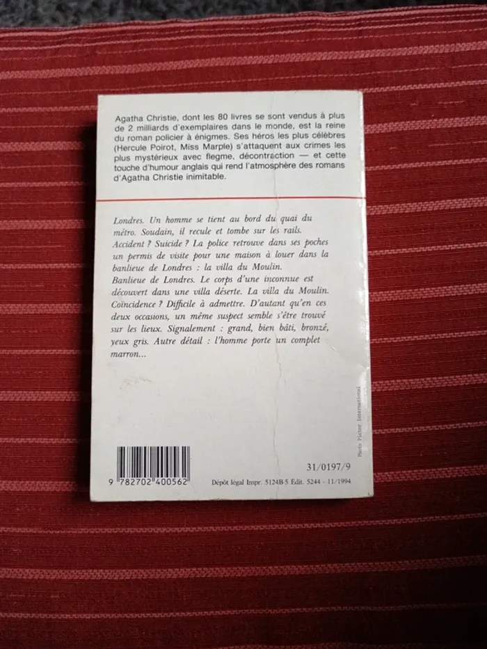 Livre Agatha Christie " L'homme au complet marron" - photo numéro 2