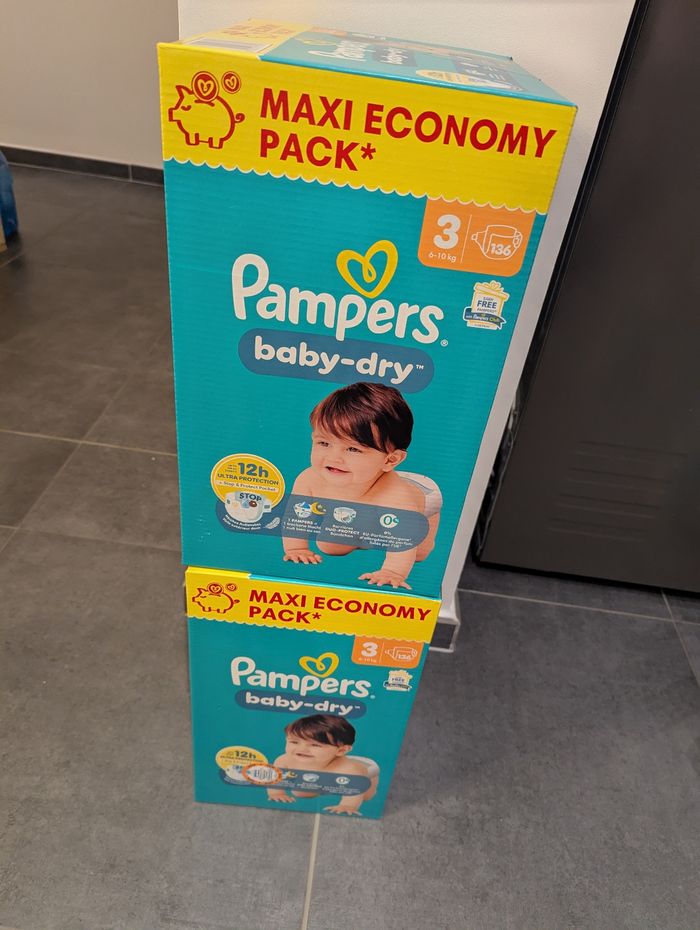 2 lots de  136 couches  Pampers taille 3