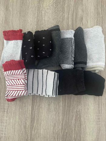 11 paires de chaussettes hautes 35/38