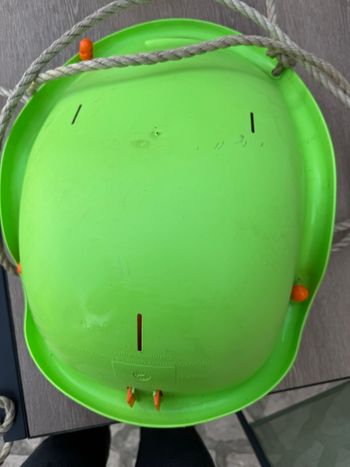 Siège de balançoire vert et orange 