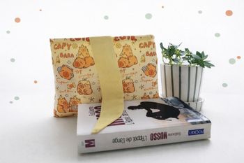 🧸 Pochette à livre Capybara – Format poche – Fait main