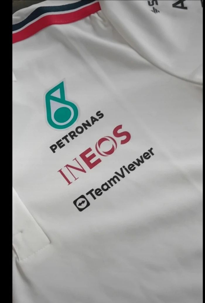 Polo Officiel Mercedes AMG petronas f1 Team Modèle 2023 ou 2024 - photo numéro 4