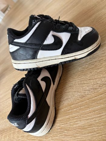 Nike dunk low panda enfant t 23,5