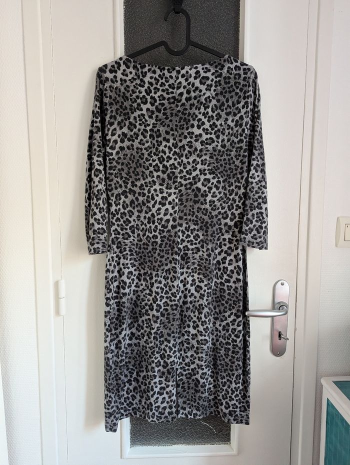 Robe léopard gris et noir marks et spencer taille 38 - photo numéro 3