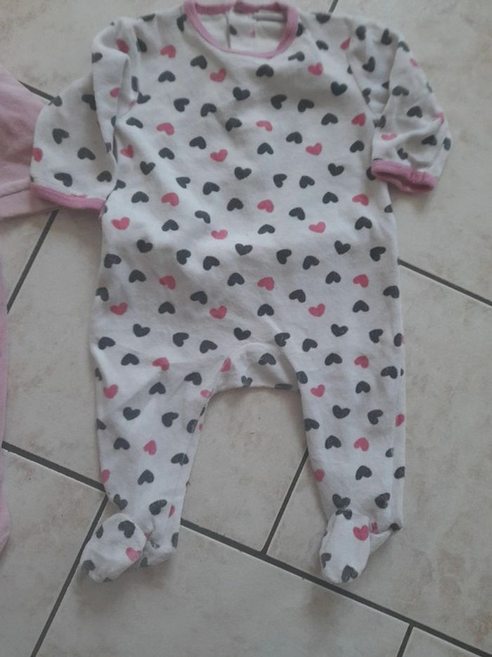 2 pyjamas 6mois - photo numéro 3
