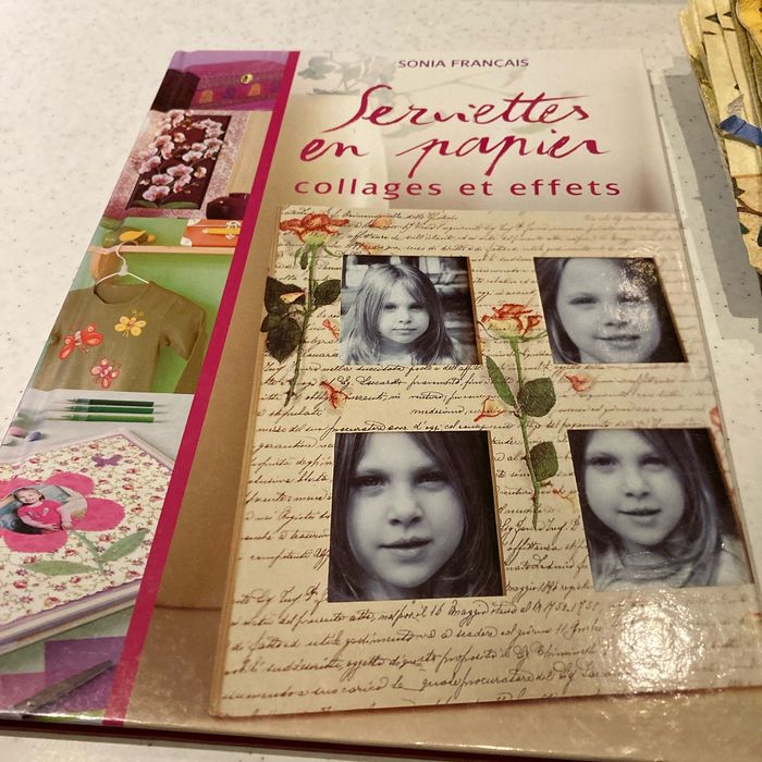 Livre serviettes en papier collages et effets avec serviettes en papiers