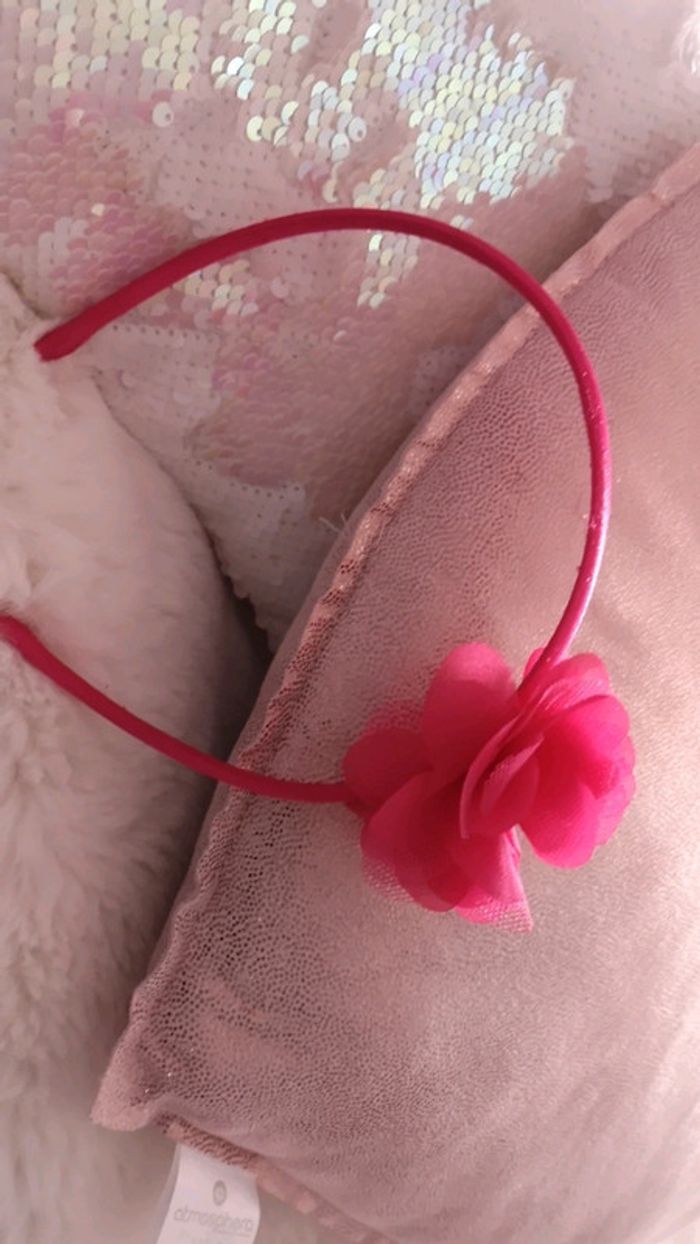 Robe fuschia à volants 6 ans +accessoire - photo numéro 5