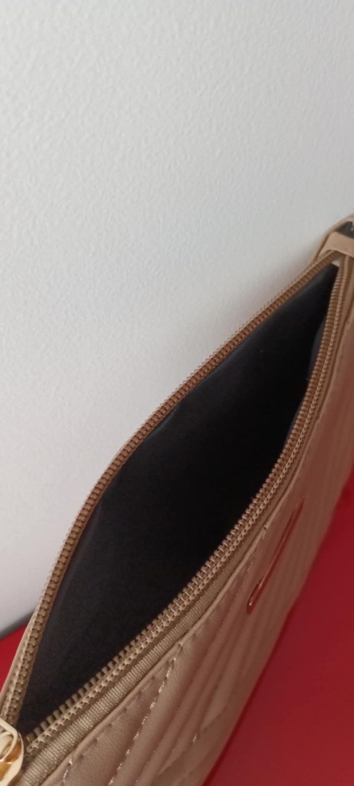 Pochette beige avec sangle pour le poignet amovible - photo numéro 3