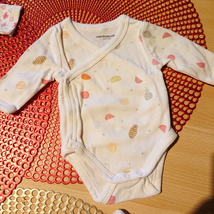 lot 5 bodies et pyjamas 0 à 1 mois - photo numéro 5