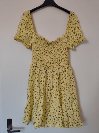 Robe fluide et légère jaune à motifs taille S Jennyfer