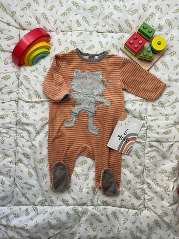 pyjama grenouillère en velousr gris rayé orange 6 mois kitchoun