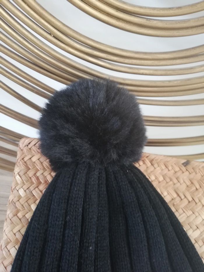 Bonnet noir pompom et perles - photo numéro 2