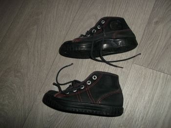 Baskets HUTCHINSON montantes noires vieillies taille 28 NEUVES