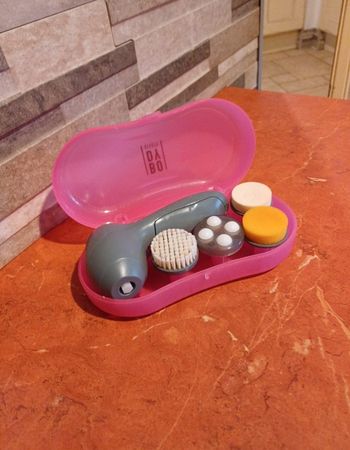 Brosse nettoyante pour le visage