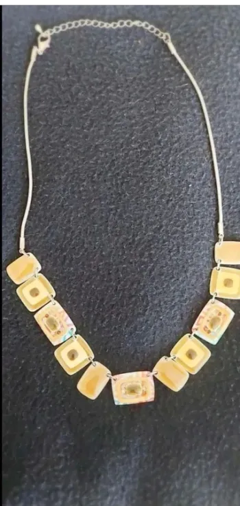 Collier fantaisie jaune / doré