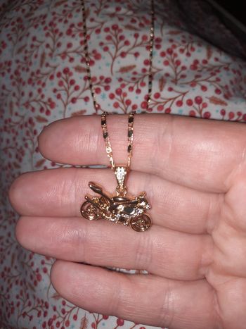 Collier avec pendentif neuf