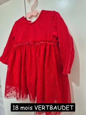 Belle robe rouge Vertbaudet 18 mois 81 cm robe festive avec tulle