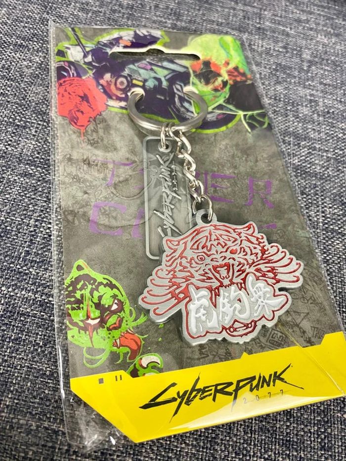 Rare CyberPunk 2077 Porte-clés officiel en métal gang des Tyger Claws NЕUF - photo numéro 4