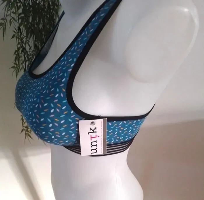 Brassière de sport avec coque de rembourrage amovibles taille 36 - photo numéro 2