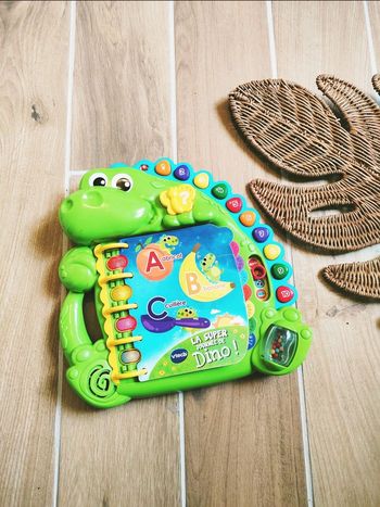 📚Jeu éducatif-Grand Livre interactif La super journée de Dino avec son et lumière -marque Vtech