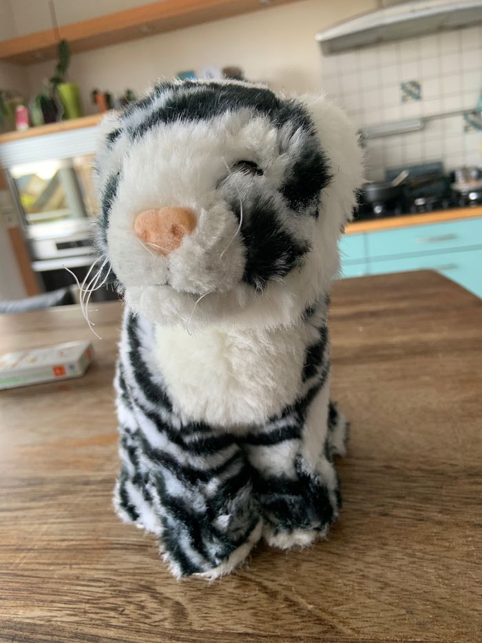 Peluche tigre blanc  parfait état - photo numéro 2