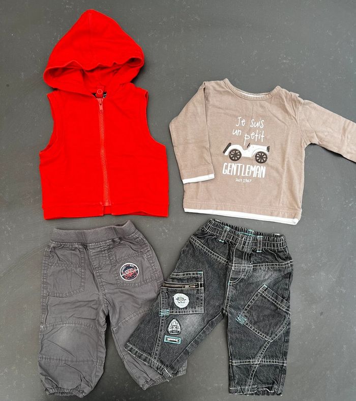 Lot 4 vêtements 12 mois