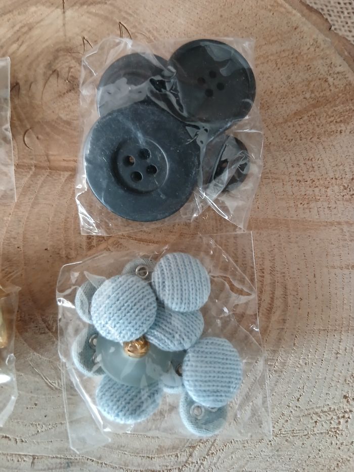 Lot de 4 sachets de boutons - photo numéro 3