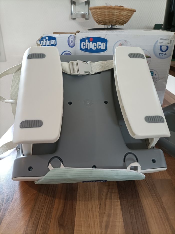 Siège réhausseur transportable et réglable "mode" gris blanc éléphant Chicco - photo numéro 7