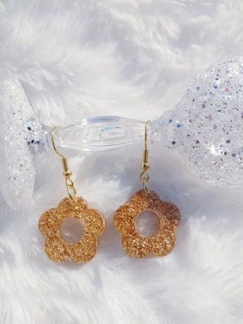 Boucles d'oreilles fleurs dorées 