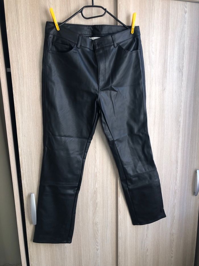 Pantalon noir simili cuir