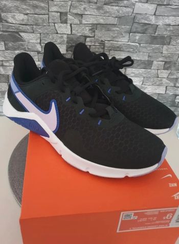 Nike légende  Essential 2 noir pointure 41