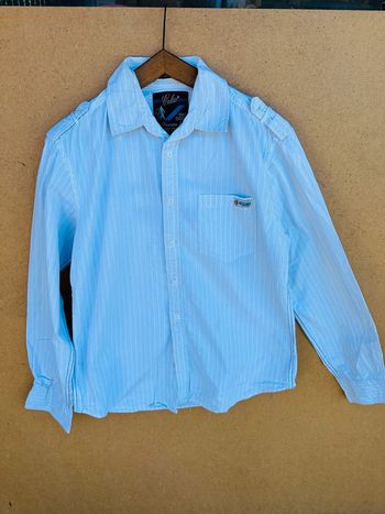 Chemise blanche à rayures grises