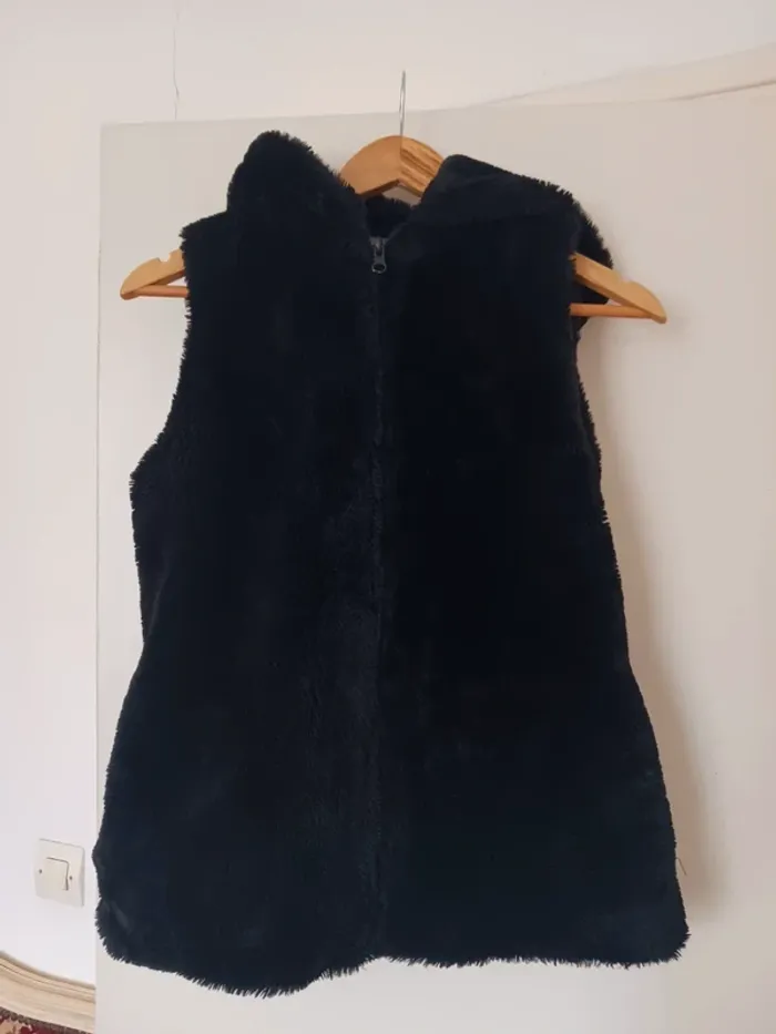 Veste sans manche à capuche