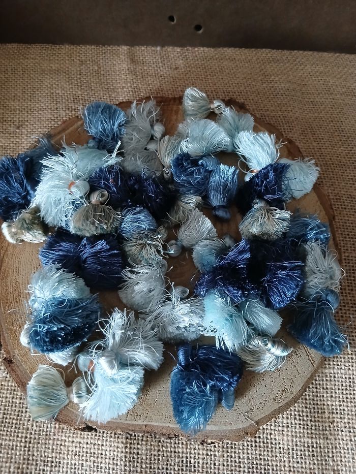 Lot de 50 glands pompons bleu
